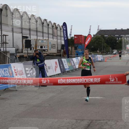 03.10.2025 - Köhlbrandbrückenlauf Julia Fischer http://msf.ph/oto/9022323 03.10.2025 15:46:58 Ziel 7034 meine-sportfotos.de