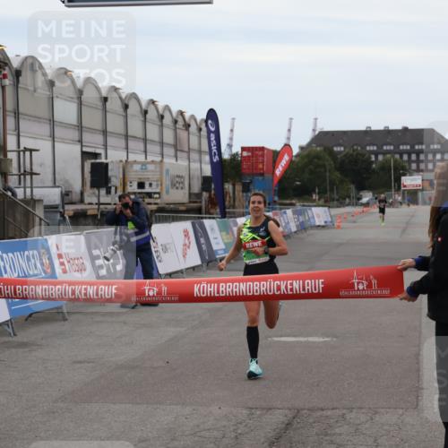 03.10.2025 - Köhlbrandbrückenlauf Julia Fischer http://msf.ph/oto/9022326 03.10.2025 15:46:58 Ziel 7034 meine-sportfotos.de