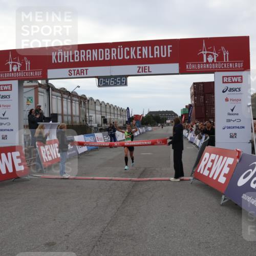 03.10.2025 - Köhlbrandbrückenlauf Julia Fischer http://msf.ph/oto/9022329 03.10.2025 15:46:59 Ziel 7034 meine-sportfotos.de
