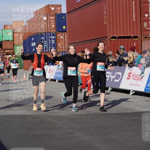 03.10.2025 - Köhlbrandbrückenlauf Michael Burmester http://msf.ph/oto/9022331 03.10.2025 10:24:15 Ziel 1440, 1683, 1717, 1732, 1762, 1895, 2187, 2340, 3074, 3620 meine-sportfotos.de