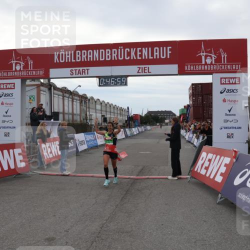 03.10.2025 - Köhlbrandbrückenlauf Julia Fischer http://msf.ph/oto/9022337 03.10.2025 15:47:00 Ziel 7034 meine-sportfotos.de