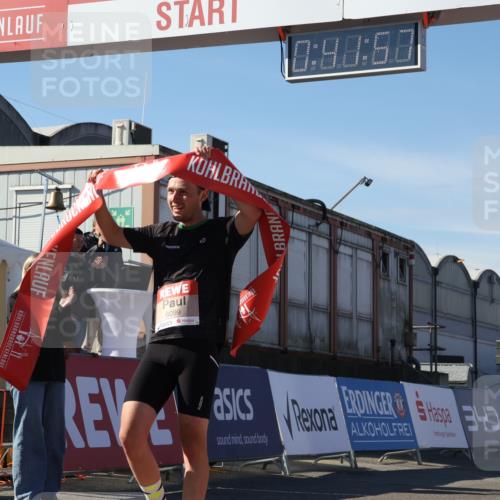 03.10.2025 - Köhlbrandbrückenlauf Luisa Fischer http://msf.ph/oto/9022344 03.10.2025 12:41:56 Ziel 6099 meine-sportfotos.de