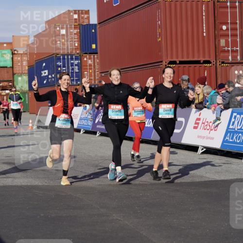 03.10.2025 - Köhlbrandbrückenlauf Michael Burmester http://msf.ph/oto/9022346 03.10.2025 10:24:15 Ziel 1440, 1683, 1717, 1732, 1762, 1895, 2187, 2340, 3074, 3620 meine-sportfotos.de