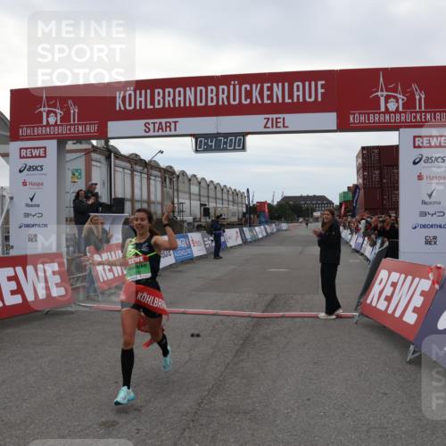 03.10.2025 - Köhlbrandbrückenlauf Julia Fischer http://msf.ph/oto/9022347 03.10.2025 15:47:00 Ziel 7034 meine-sportfotos.de