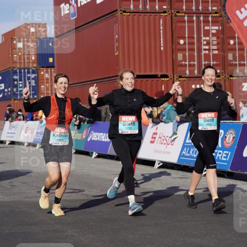 03.10.2025 - Köhlbrandbrückenlauf Michael Burmester http://msf.ph/oto/9022361 03.10.2025 10:24:16 Ziel 1440, 1683, 1717, 1732, 1762, 1895, 2187, 2340, 3074, 3620 meine-sportfotos.de
