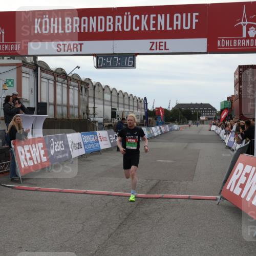 03.10.2025 - Köhlbrandbrückenlauf Julia Fischer http://msf.ph/oto/9022380 03.10.2025 15:47:16 Ziel 7015 meine-sportfotos.de