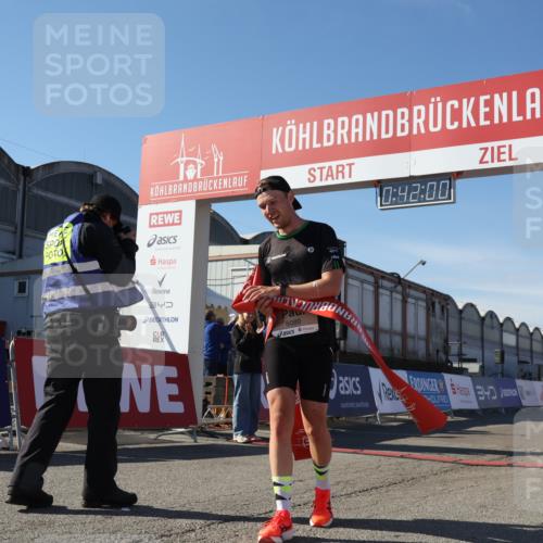 03.10.2025 - Köhlbrandbrückenlauf Luisa Fischer http://msf.ph/oto/9022387 03.10.2025 12:41:59 Ziel 6099 meine-sportfotos.de