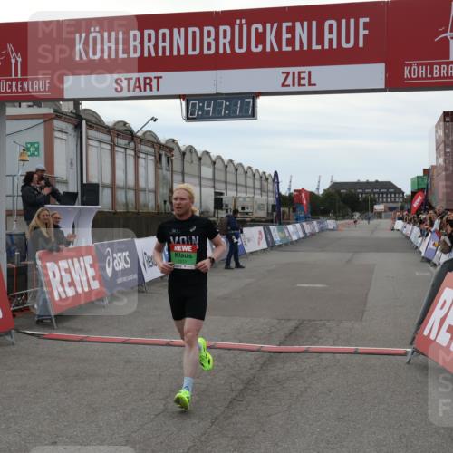 03.10.2025 - Köhlbrandbrückenlauf Julia Fischer http://msf.ph/oto/9022390 03.10.2025 15:47:17 Ziel 7015 meine-sportfotos.de