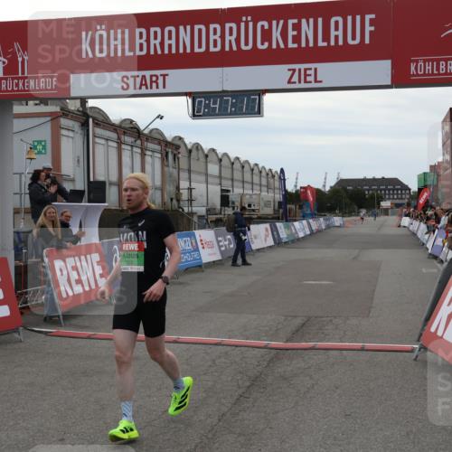 03.10.2025 - Köhlbrandbrückenlauf Julia Fischer http://msf.ph/oto/9022392 03.10.2025 15:47:17 Ziel 7015 meine-sportfotos.de