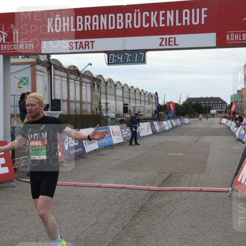 03.10.2025 - Köhlbrandbrückenlauf Julia Fischer http://msf.ph/oto/9022397 03.10.2025 15:47:17 Ziel 7015 meine-sportfotos.de