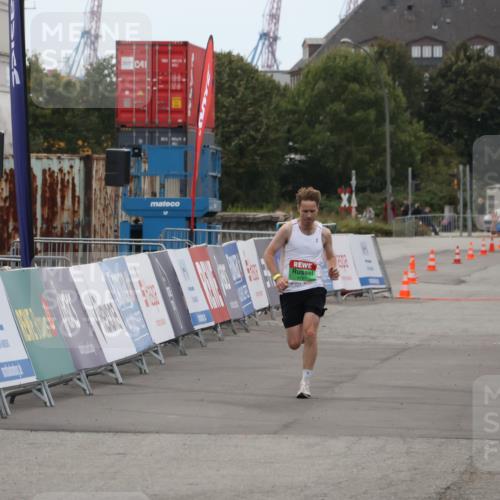 03.10.2025 - Köhlbrandbrückenlauf Julia Fischer http://msf.ph/oto/9022401 03.10.2025 15:47:30 Ziel 8787 meine-sportfotos.de