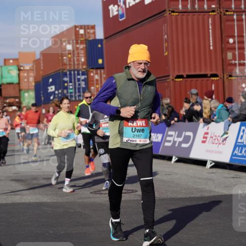03.10.2025 - Köhlbrandbrückenlauf Michael Burmester http://msf.ph/oto/9022407 03.10.2025 10:24:20 Ziel 1433, 1440, 1683, 1717, 1732, 1762, 1895, 2045, 2169, 2173, 2187, 2680, 2847, 2848, 3074, 3523, 3620, 3759 meine-sportfotos.de