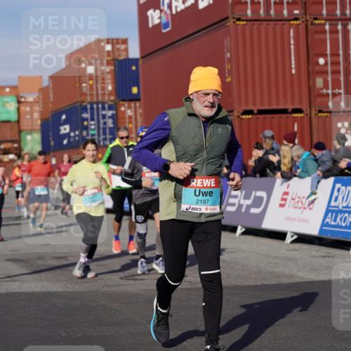 03.10.2025 - Köhlbrandbrückenlauf Michael Burmester http://msf.ph/oto/9022412 03.10.2025 10:24:20 Ziel 1433, 1440, 1683, 1717, 1732, 1762, 1895, 2045, 2169, 2173, 2187, 2680, 2847, 2848, 3074, 3523, 3620, 3759 meine-sportfotos.de
