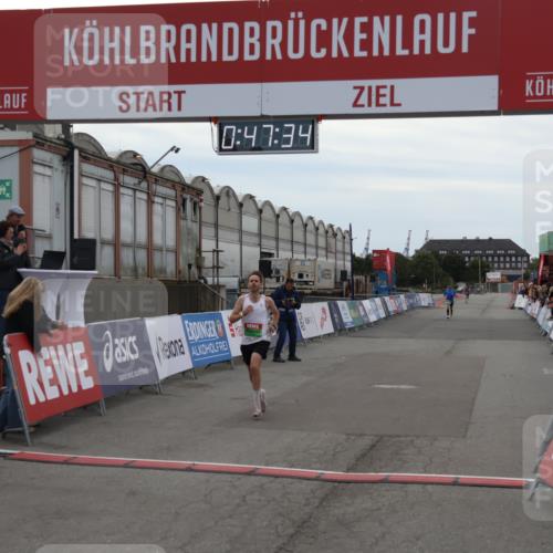 03.10.2025 - Köhlbrandbrückenlauf Julia Fischer http://msf.ph/oto/9022427 03.10.2025 15:47:34 Ziel 8787 meine-sportfotos.de