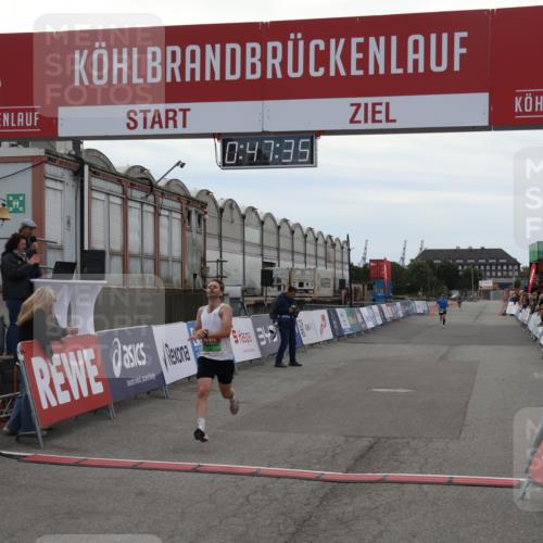 03.10.2025 - Köhlbrandbrückenlauf Julia Fischer http://msf.ph/oto/9022430 03.10.2025 15:47:35 Ziel 8787 meine-sportfotos.de