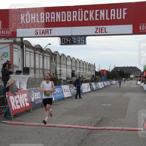 03.10.2025 - Köhlbrandbrückenlauf Julia Fischer http://msf.ph/oto/9022435 03.10.2025 15:47:35 Ziel 8787 meine-sportfotos.de