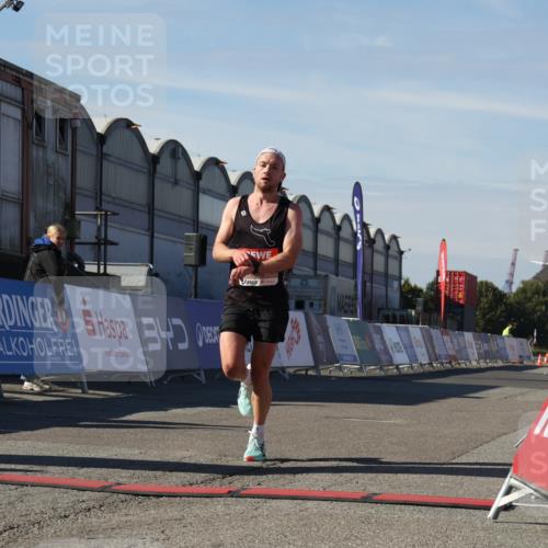 03.10.2025 - Köhlbrandbrückenlauf Luisa Fischer http://msf.ph/oto/9022455 03.10.2025 12:44:54 Ziel 6610 meine-sportfotos.de