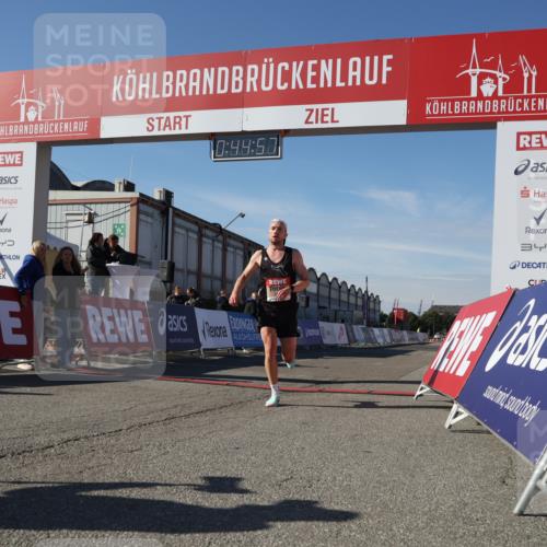 03.10.2025 - Köhlbrandbrückenlauf Luisa Fischer http://msf.ph/oto/9022471 03.10.2025 12:44:55 Ziel 6610 meine-sportfotos.de