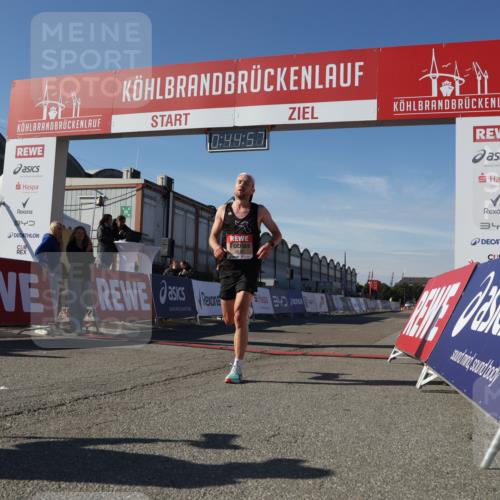 03.10.2025 - Köhlbrandbrückenlauf Luisa Fischer http://msf.ph/oto/9022474 03.10.2025 12:44:55 Ziel 6610 meine-sportfotos.de