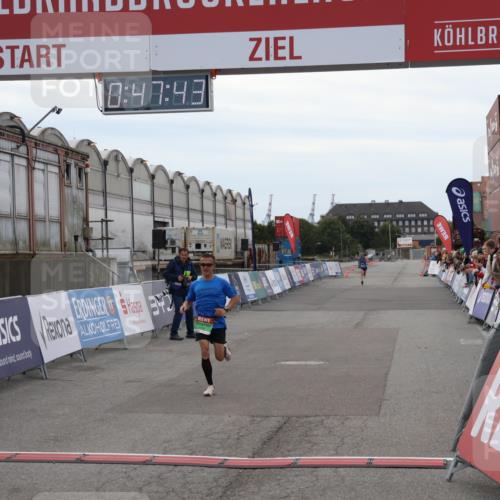 03.10.2025 - Köhlbrandbrückenlauf Julia Fischer http://msf.ph/oto/9022480 03.10.2025 15:47:43 Ziel 7022, 8787 meine-sportfotos.de