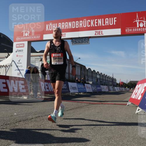 03.10.2025 - Köhlbrandbrückenlauf Luisa Fischer http://msf.ph/oto/9022486 03.10.2025 12:44:56 Ziel 6610 meine-sportfotos.de