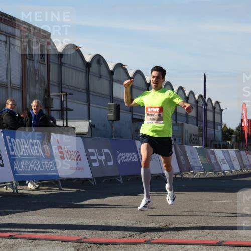 03.10.2025 - Köhlbrandbrückenlauf Luisa Fischer http://msf.ph/oto/9022511 03.10.2025 12:45:19 Ziel 6280 meine-sportfotos.de