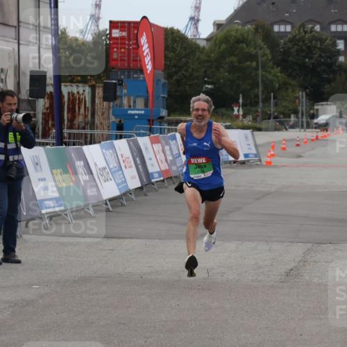03.10.2025 - Köhlbrandbrückenlauf Julia Fischer http://msf.ph/oto/9022515 03.10.2025 15:47:49 Ziel 7022, 9588 meine-sportfotos.de