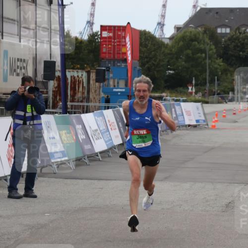 03.10.2025 - Köhlbrandbrückenlauf Julia Fischer http://msf.ph/oto/9022523 03.10.2025 15:47:50 Ziel 7022, 9588 meine-sportfotos.de