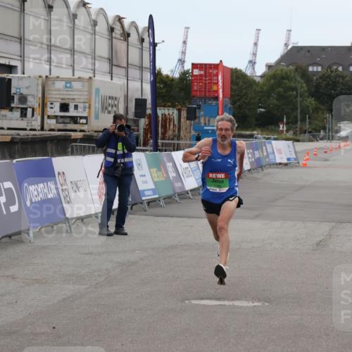 03.10.2025 - Köhlbrandbrückenlauf Julia Fischer http://msf.ph/oto/9022525 03.10.2025 15:47:50 Ziel 7022, 9588 meine-sportfotos.de
