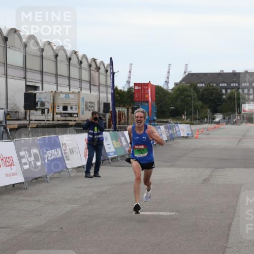 03.10.2025 - Köhlbrandbrückenlauf Julia Fischer http://msf.ph/oto/9022528 03.10.2025 15:47:50 Ziel 7022, 9588 meine-sportfotos.de