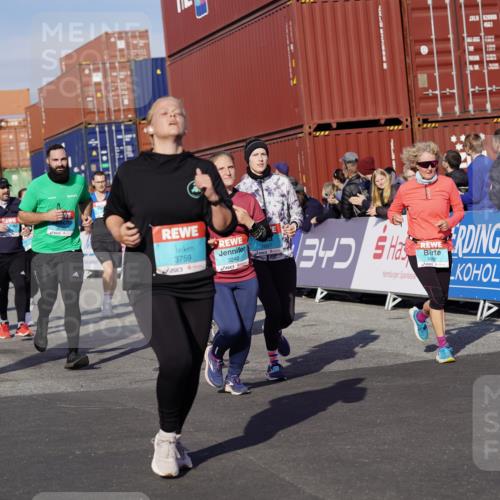 03.10.2025 - Köhlbrandbrückenlauf Michael Burmester http://msf.ph/oto/9022538 03.10.2025 10:24:29 Ziel 1345, 1382, 1433, 1697, 1987, 2045, 2121, 2169, 2173, 2234, 2373, 2374, 2556, 2680, 2847, 2848, 3038, 3039, 3042, 3199, 3240, 3391, 3523, 3759 meine-sportfotos.de