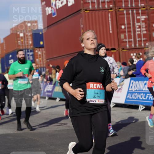 03.10.2025 - Köhlbrandbrückenlauf Michael Burmester http://msf.ph/oto/9022543 03.10.2025 10:24:29 Ziel 1345, 1382, 1433, 1697, 1987, 2045, 2121, 2169, 2173, 2234, 2373, 2374, 2556, 2680, 2847, 2848, 3038, 3039, 3042, 3199, 3240, 3391, 3523, 3759 meine-sportfotos.de