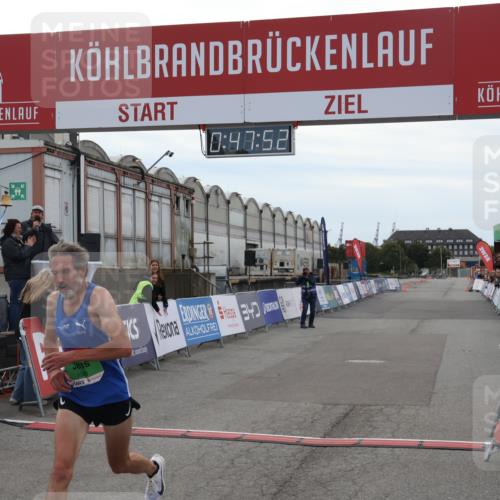 03.10.2025 - Köhlbrandbrückenlauf Julia Fischer http://msf.ph/oto/9022545 03.10.2025 15:47:52 Ziel 7022, 9588 meine-sportfotos.de