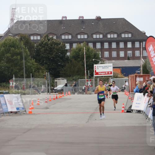03.10.2025 - Köhlbrandbrückenlauf Julia Fischer http://msf.ph/oto/9022555 03.10.2025 15:48:38 Ziel  meine-sportfotos.de