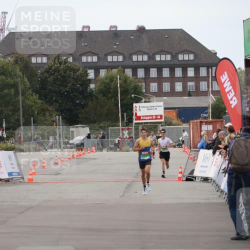 03.10.2025 - Köhlbrandbrückenlauf Julia Fischer http://msf.ph/oto/9022561 03.10.2025 15:48:39 Ziel  meine-sportfotos.de
