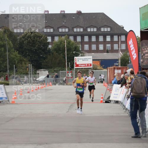 03.10.2025 - Köhlbrandbrückenlauf Julia Fischer http://msf.ph/oto/9022570 03.10.2025 15:48:40 Ziel  meine-sportfotos.de