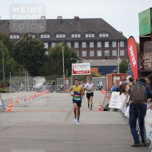 03.10.2025 - Köhlbrandbrückenlauf Julia Fischer http://msf.ph/oto/9022575 03.10.2025 15:48:40 Ziel  meine-sportfotos.de