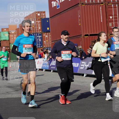 03.10.2025 - Köhlbrandbrückenlauf Michael Burmester http://msf.ph/oto/9022587 03.10.2025 10:24:32 Ziel 1345, 1382, 1697, 1987, 2121, 2234, 2373, 2374, 2556, 2779, 3038, 3039, 3042, 3199, 3240, 3391, 3759 meine-sportfotos.de