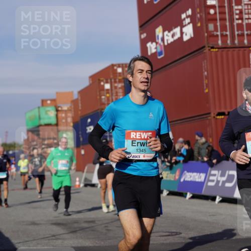 03.10.2025 - Köhlbrandbrückenlauf Michael Burmester http://msf.ph/oto/9022603 03.10.2025 10:24:33 Ziel 1345, 1382, 1697, 1987, 2121, 2234, 2373, 2374, 2556, 2779, 3038, 3039, 3042, 3199, 3240, 3391, 3561 meine-sportfotos.de
