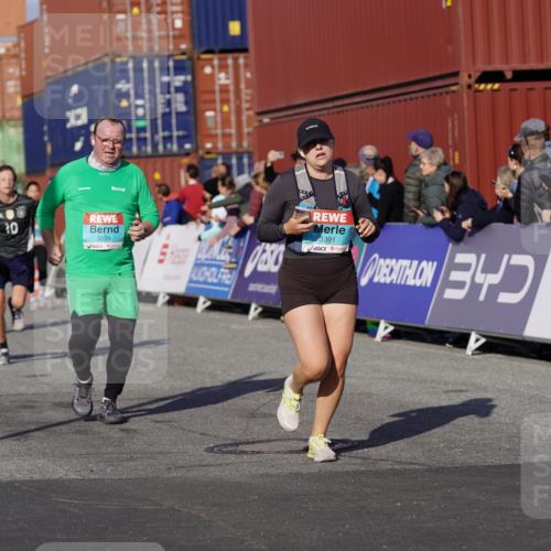 03.10.2025 - Köhlbrandbrückenlauf Michael Burmester http://msf.ph/oto/9022608 03.10.2025 10:24:35 Ziel 1382, 2121, 2240, 2373, 2374, 2556, 2739, 2742, 2779, 3039, 3199, 3391, 3561 meine-sportfotos.de