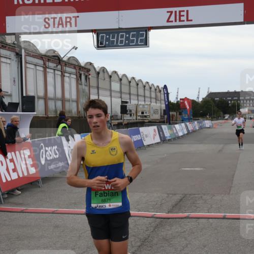 03.10.2025 - Köhlbrandbrückenlauf Julia Fischer http://msf.ph/oto/9022630 03.10.2025 15:48:52 Ziel 7009, 8871 meine-sportfotos.de