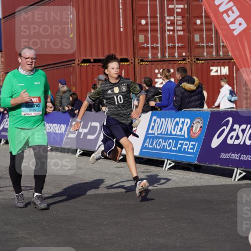 03.10.2025 - Köhlbrandbrückenlauf Michael Burmester http://msf.ph/oto/9022634 03.10.2025 10:24:36 Ziel 2121, 2240, 2373, 2374, 2556, 2739, 2742, 2779, 3039, 3199, 3391, 3561 meine-sportfotos.de