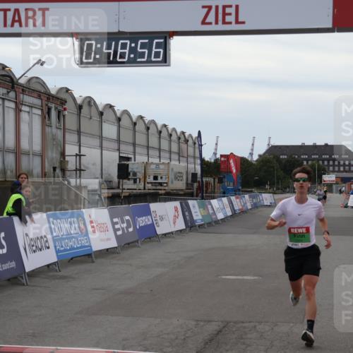 03.10.2025 - Köhlbrandbrückenlauf Julia Fischer http://msf.ph/oto/9022637 03.10.2025 15:48:56 Ziel 7009, 8871 meine-sportfotos.de