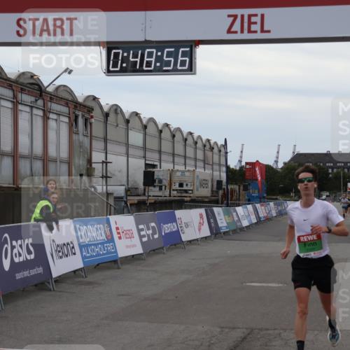 03.10.2025 - Köhlbrandbrückenlauf Julia Fischer http://msf.ph/oto/9022639 03.10.2025 15:48:57 Ziel 7009, 8871 meine-sportfotos.de