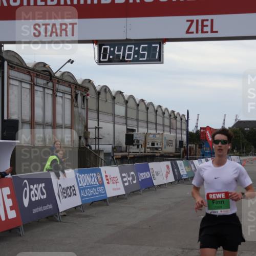 03.10.2025 - Köhlbrandbrückenlauf Julia Fischer http://msf.ph/oto/9022647 03.10.2025 15:48:57 Ziel 7009, 8871 meine-sportfotos.de