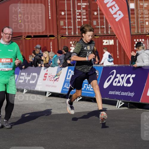 03.10.2025 - Köhlbrandbrückenlauf Michael Burmester http://msf.ph/oto/9022648 03.10.2025 10:24:37 Ziel 2121, 2240, 2373, 2374, 2556, 2739, 2742, 2779, 3039, 3391, 3561 meine-sportfotos.de