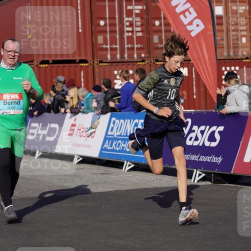 03.10.2025 - Köhlbrandbrückenlauf Michael Burmester http://msf.ph/oto/9022652 03.10.2025 10:24:37 Ziel 2121, 2240, 2373, 2374, 2556, 2739, 2742, 2779, 3039, 3391, 3561 meine-sportfotos.de