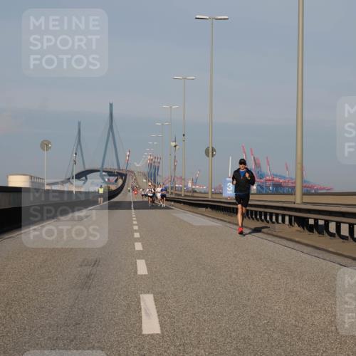 03.10.2025 - Köhlbrandbrückenlauf Fabian Wolf http://msf.ph/oto/9022661 03.10.2025 09:38:34 Position 3 3 meine-sportfotos.de