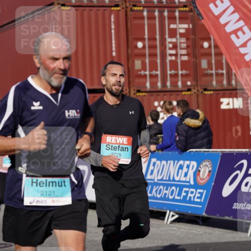 03.10.2025 - Köhlbrandbrückenlauf Michael Burmester http://msf.ph/oto/9022679 03.10.2025 10:24:40 Ziel 1663, 2121, 2240, 2739, 2742, 2779, 3391, 3561 meine-sportfotos.de