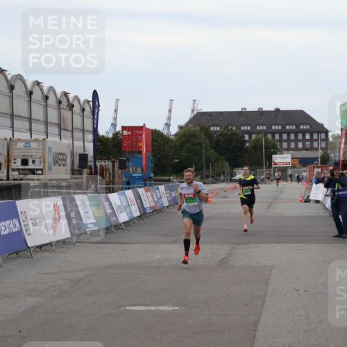 03.10.2025 - Köhlbrandbrückenlauf Julia Fischer http://msf.ph/oto/9022682 03.10.2025 15:49:05 Ziel 7009, 7011, 9662 meine-sportfotos.de
